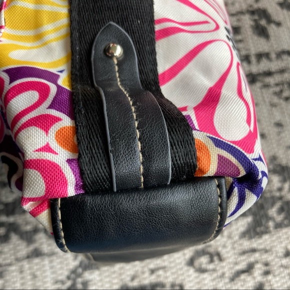 Lily Bloom Flower Crossbody - Picture 12 of 13